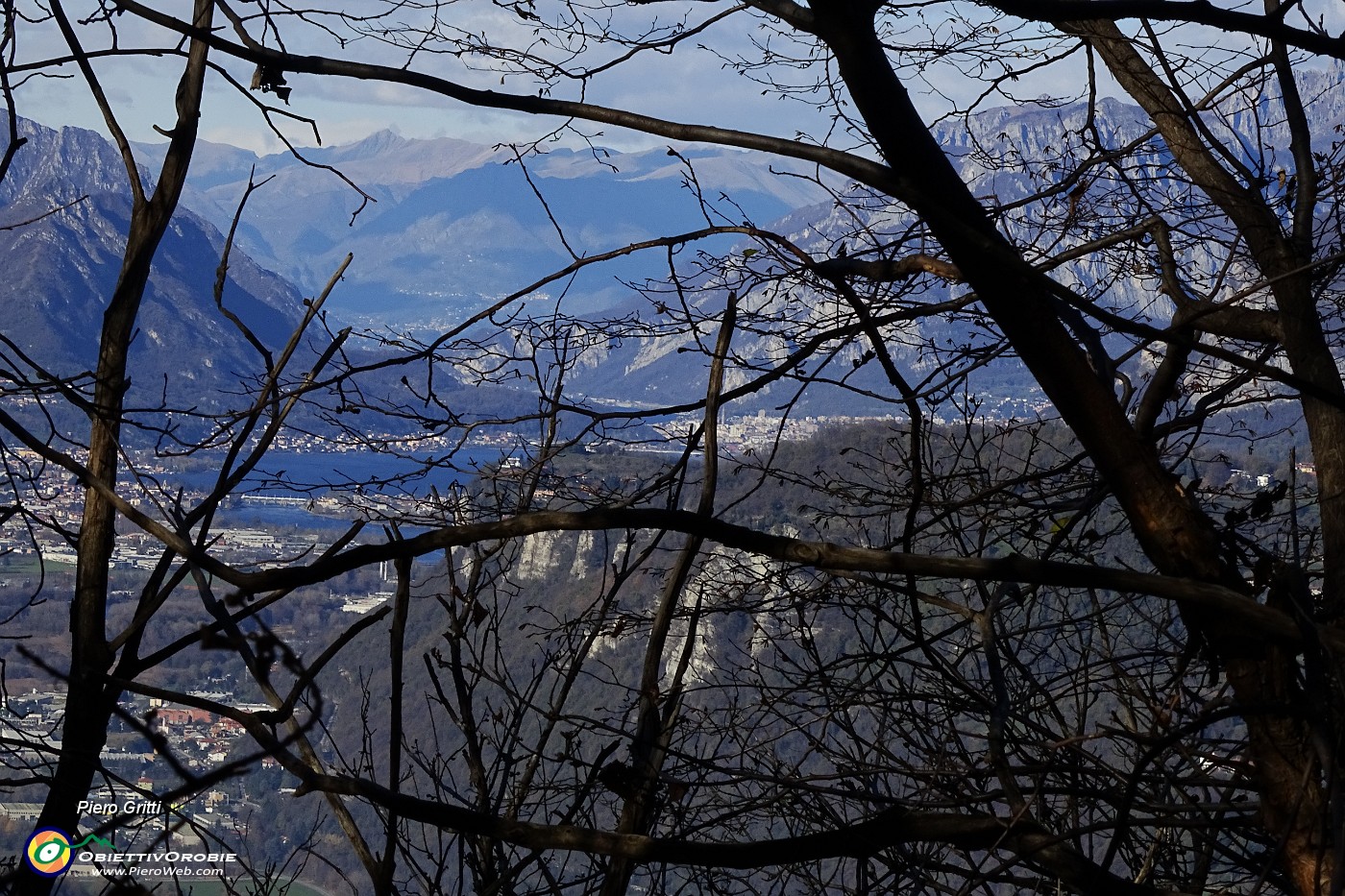 64 Verso Lecco tra i Monti Barro e S. Martrino-Medale- Coltignone.JPG